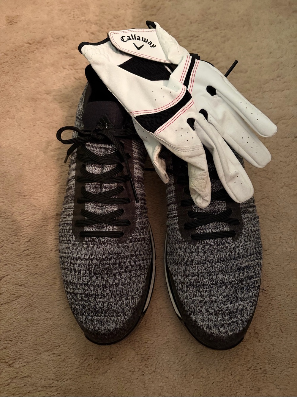 Adidas Men’s Golf Shoe & Callaway White Golf Glove